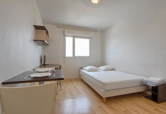 Studio récent en résidence