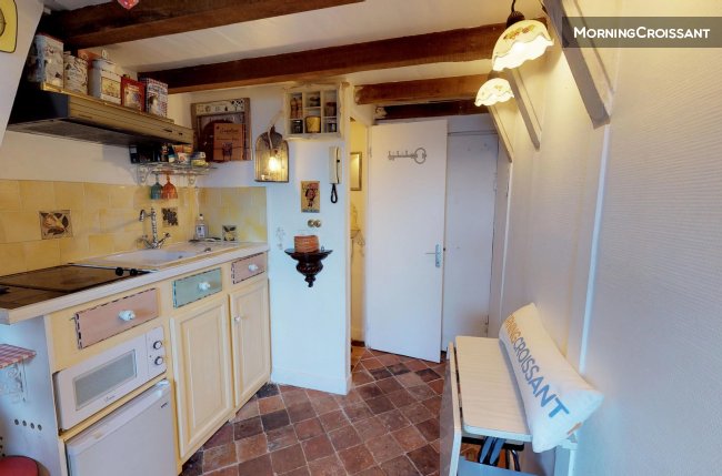 Coquet studio mansardé