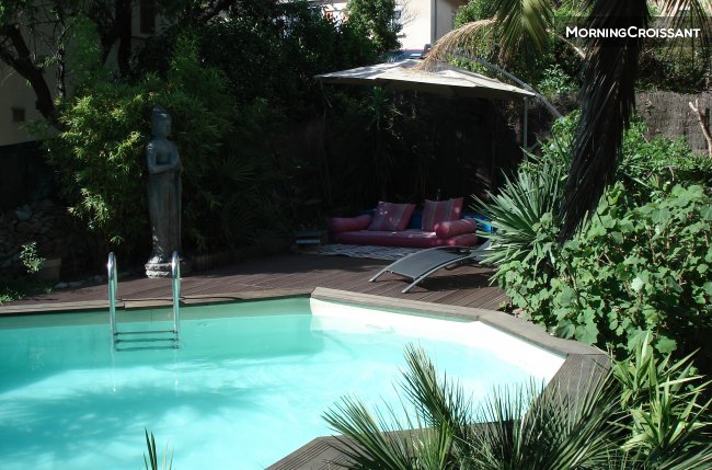 Le jardin Zen et sa  piscine ...