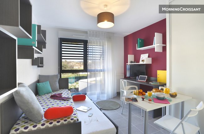 Joli studio neuf meublé