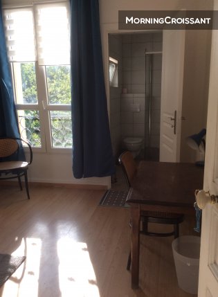 Chambre meublée avec salle de bain