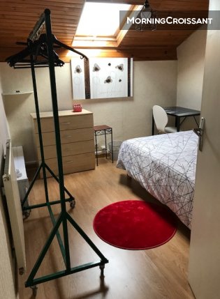 Chambre mansardée 3 - MAI 2023