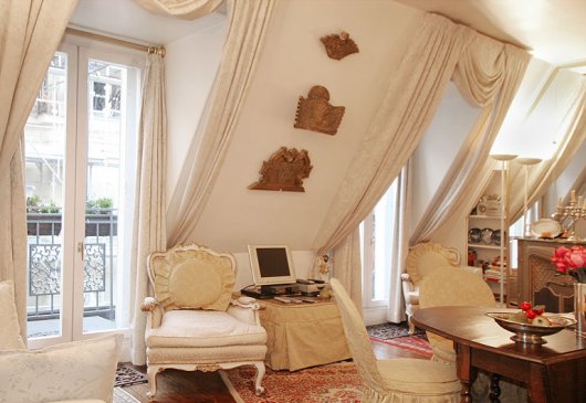 Studio avec balcon dans le Marais