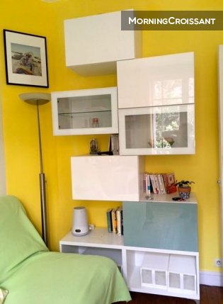 Studio avec vue sur les arbres