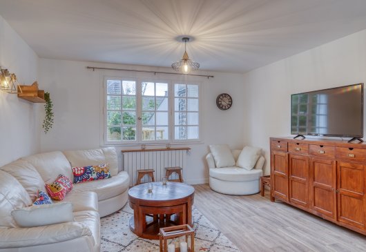 Maison chic et moderne avec jardin