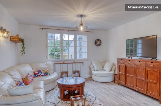 Maison chic et moderne avec jardin