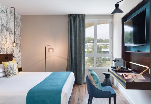 Jolie chambre avec piscine
