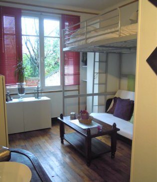 Joli studio 10' Paris et Stade de F