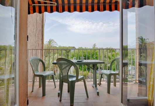 Studio avec balcon et vue mer