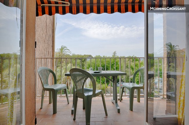 Studio avec balcon et vue mer