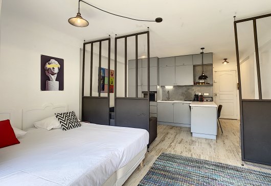 Studio avec balcon dans le centre