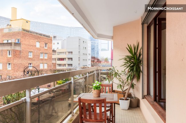T2 proche La Défense avec balcon