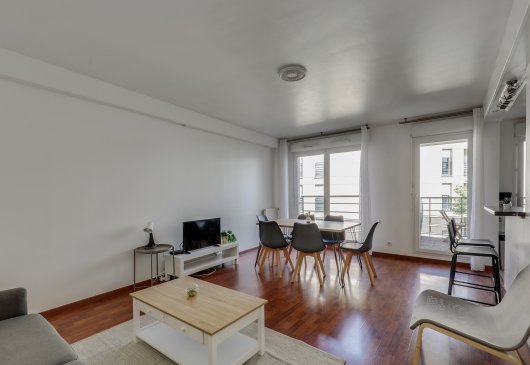 Chic and spacious apart with parkin