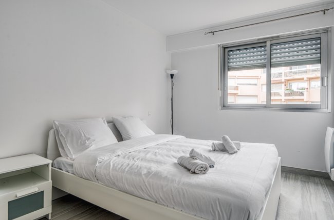 Bel appartement moderne avec balcon