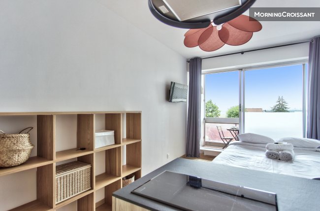 Beau studio avec balcon à Puteaux