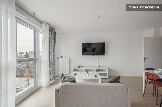 Chic and spacious apart with parkin