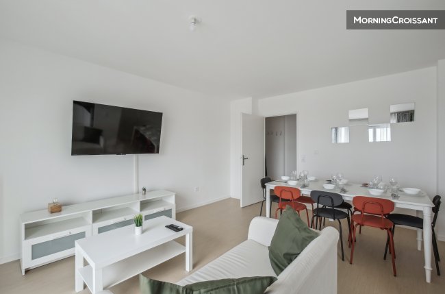 Chic and spacious apart with parkin