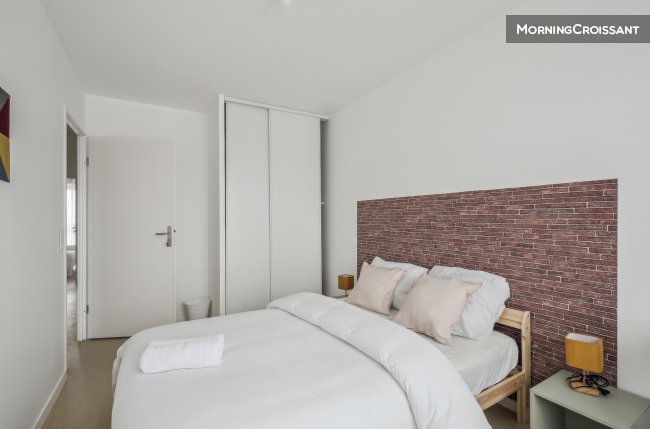 Chic and spacious apart with parkin