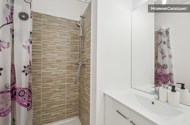 Chic and spacious apart with parkin