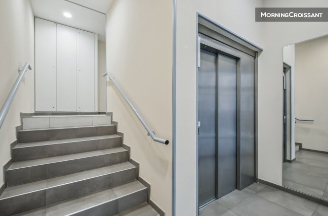 Chic and spacious apart with parkin