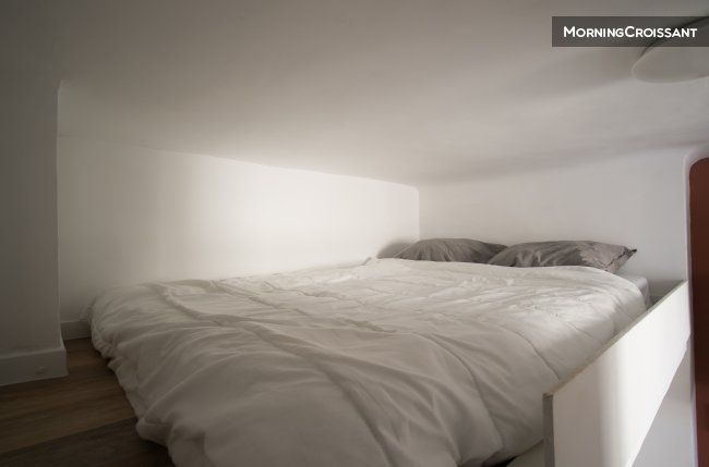 Studette neuve avec mezzanine