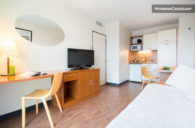 Appartement lumineux avec piscine