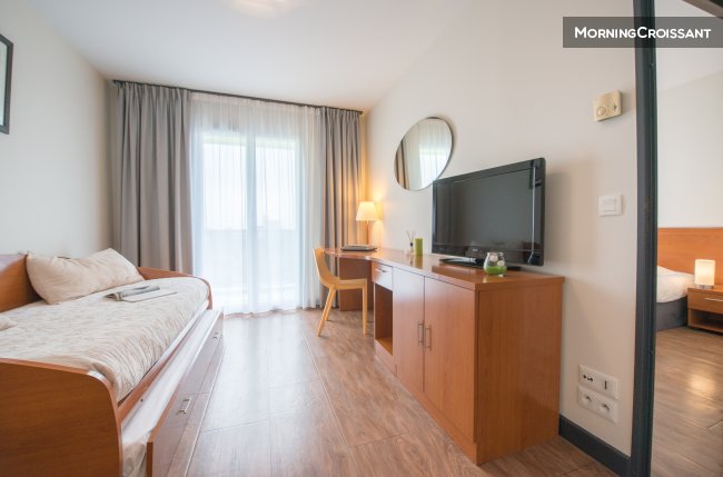 Appartement lumineux avec piscine