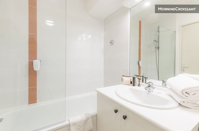 Beau studio avec services hôteliers