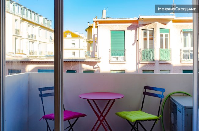 Studio ensoleillé avec balcon