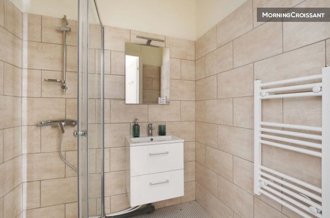 Chambre de 9 m² à Paris- PA109