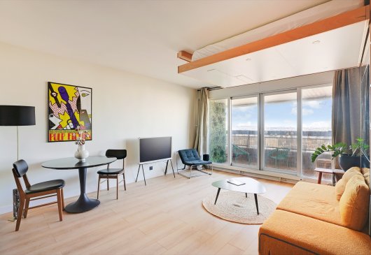 Studio avec balcon vue sur la Seine