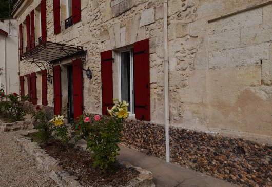 Grand  meublé en bordure de Garonne