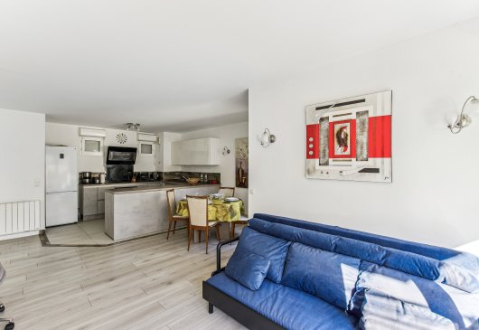 Chic and spacious apart with parkin
