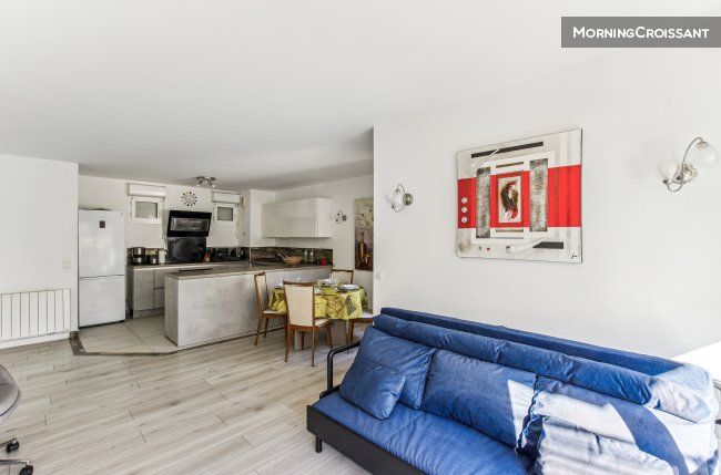 Chic and spacious apart with parkin