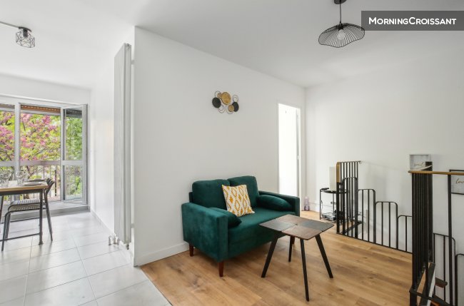 Duplex apart downtown with parking