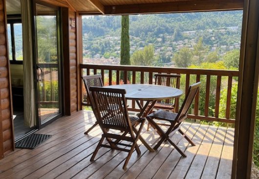 Chalet meublé dans parc arboré