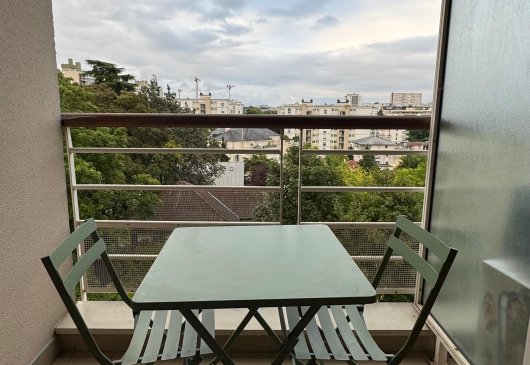 Grand studio avec balcon - parking