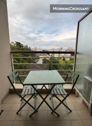 Grand studio avec balcon - parking