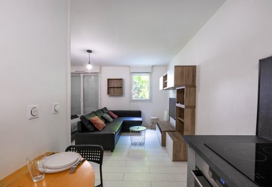MODERN STUDIO NEAR PARIS