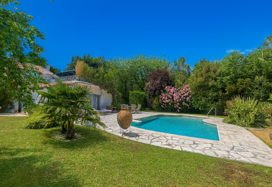 T2 de charme avec jardin et piscine