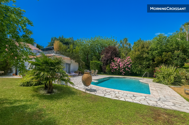 T2 de charme avec jardin et piscine