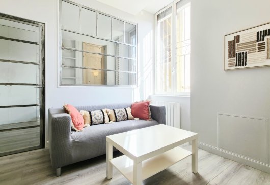 T2 poche Metro D, dernier étage