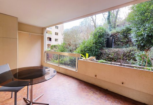 Lyon 4 - Balcon et Garage