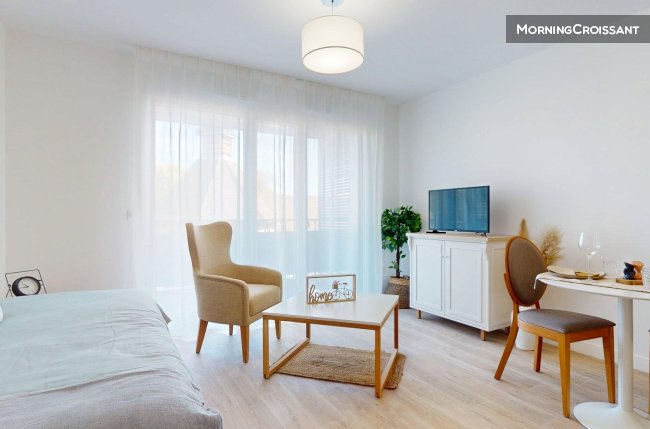 Studio meublé avec terrasse