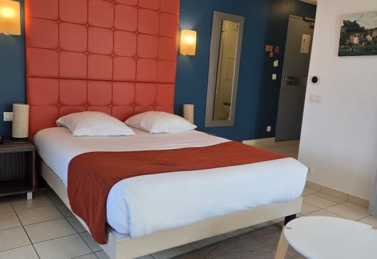 Grand studio meublé à louer au mois