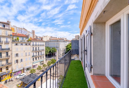 Élégant T4 rénové avec Terrasse