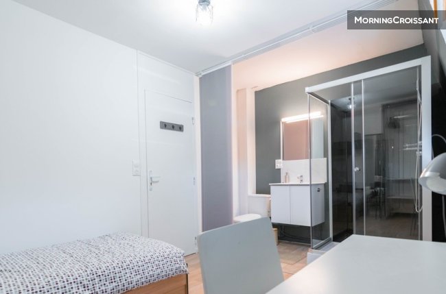 Proche Edhec, douche et wc privatif