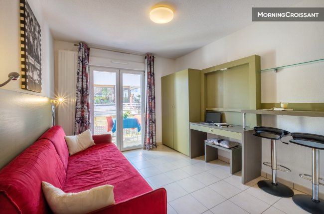 Studio piscine Antibes avec balcon