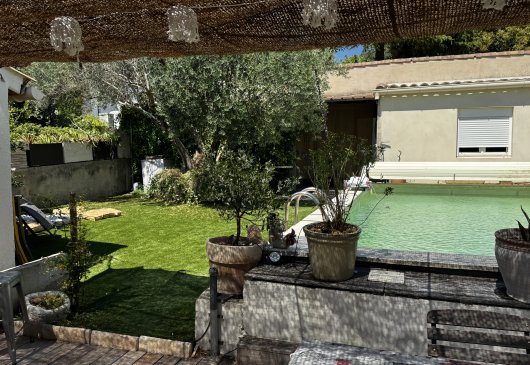 Maison 100 m2  3 ch - meublée, jard