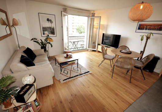 Appartement avec balcon bord canal
